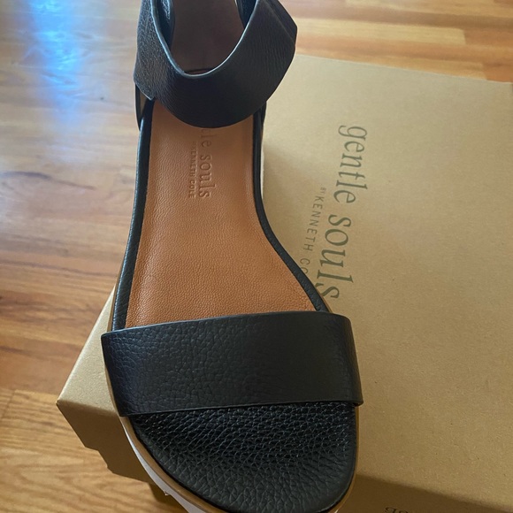 Gentle souls sandals - Picture 3 of 4